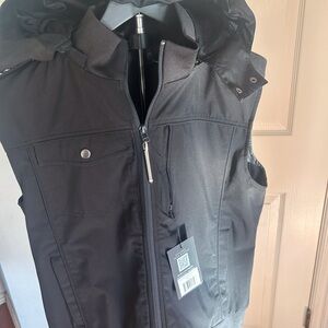 Baubax Women's Black Hooded Travel Vest with accessories